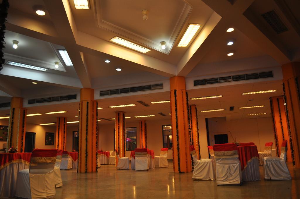 Hotel Maruti Mandapam Jabalpur Esterno foto